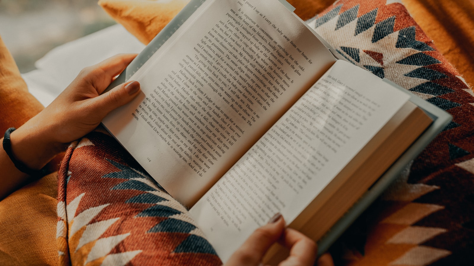 القراءة العميقة لم تمت — لكنها تحتاج بيئة تناسب انتباهك